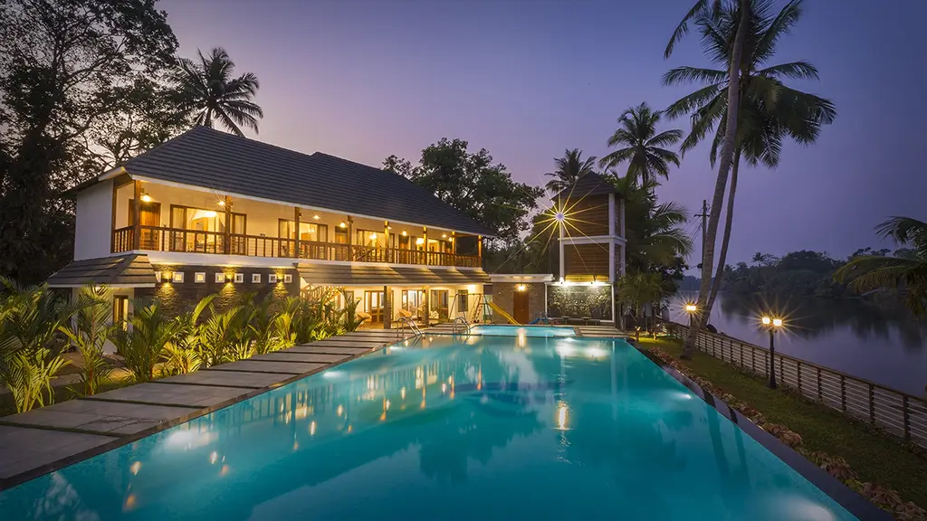 Blue Jelly Marina - Blue Jelly Cruises & Resort